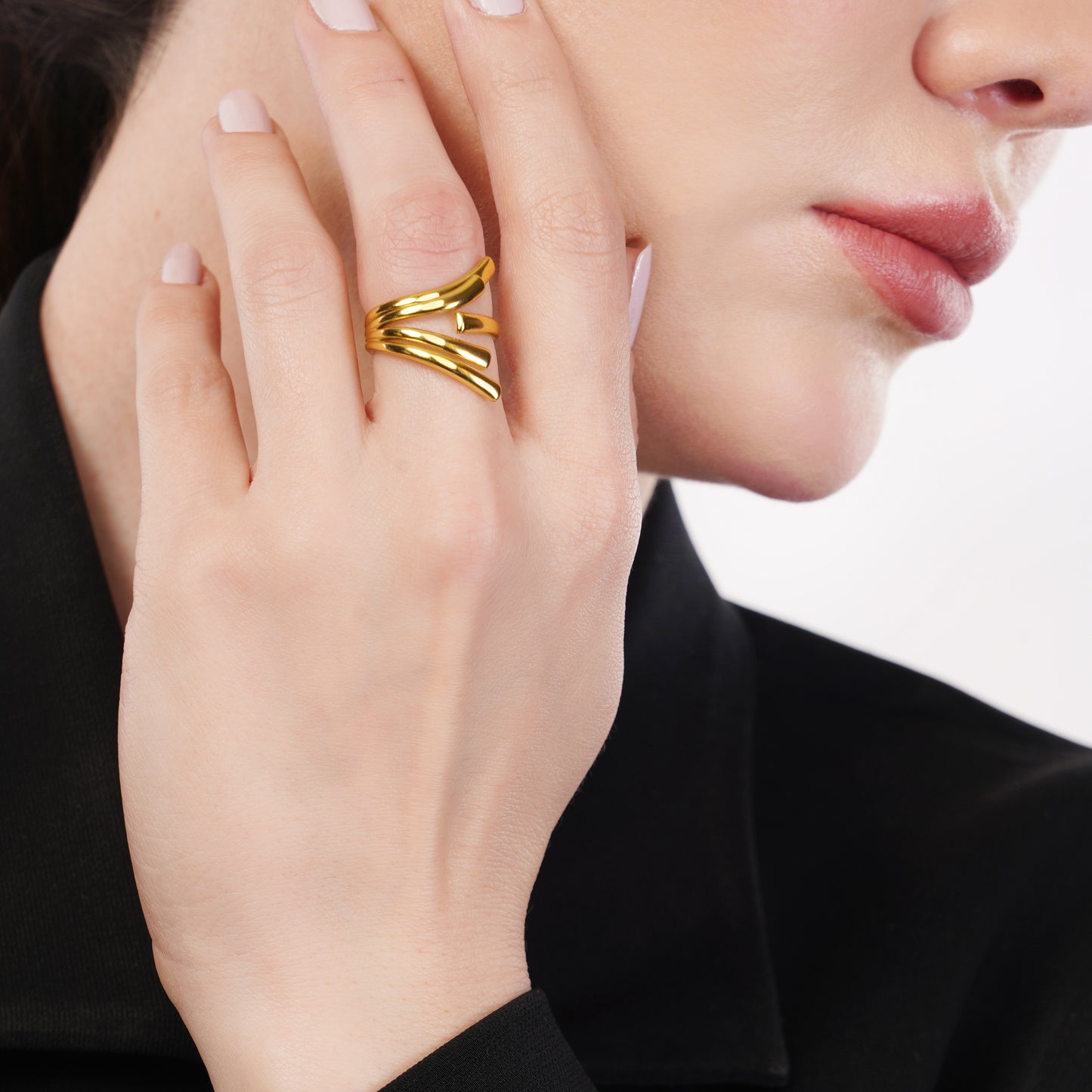 Curved Elegance Ring