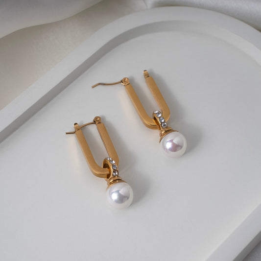 Minimalist Gold Pearl Drops