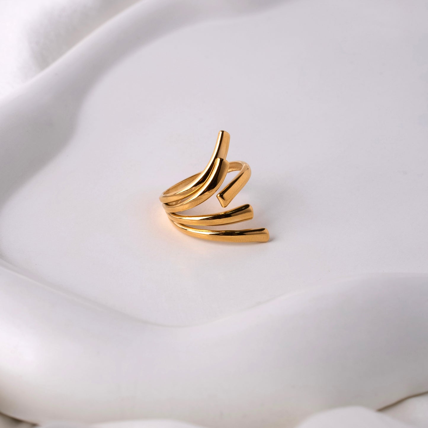 Curved Elegance Ring
