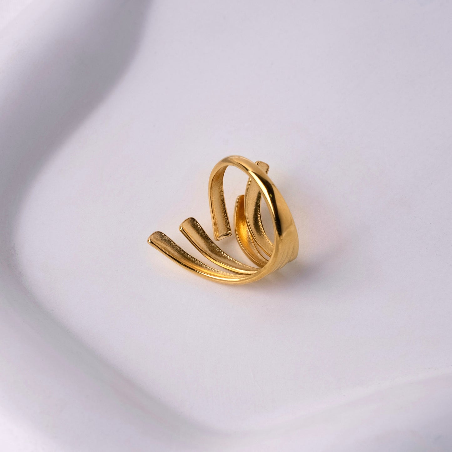 Curved Elegance Ring