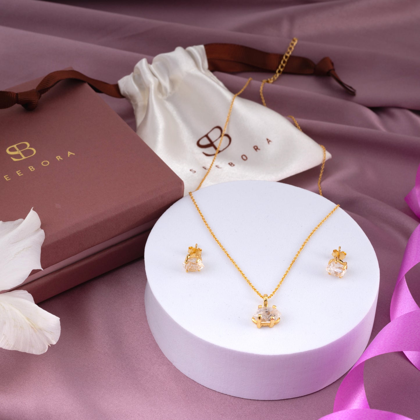 The Cala White Pendant Set