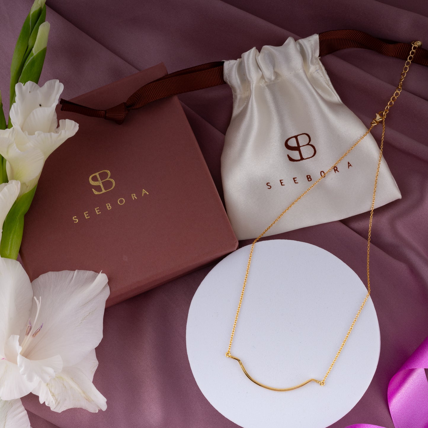 The Straight Curve Necklace