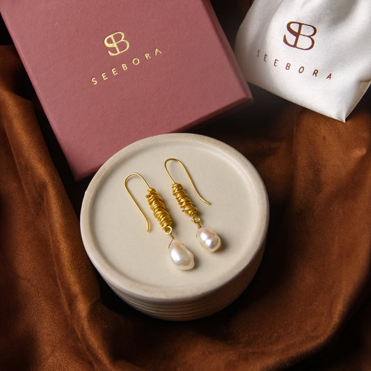 The Entwined Pearl Earrings