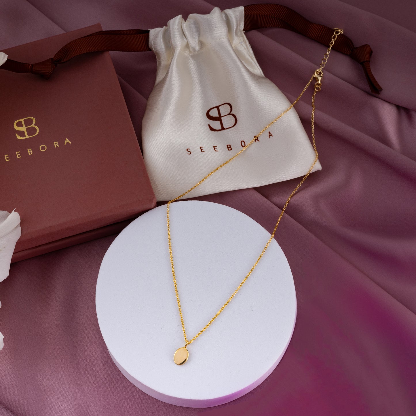 The Elliptical Gold Pendant Necklace