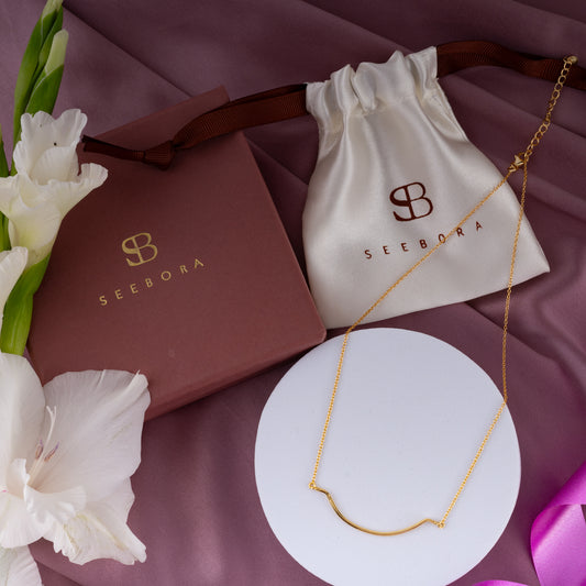 The Straight Curve Necklace