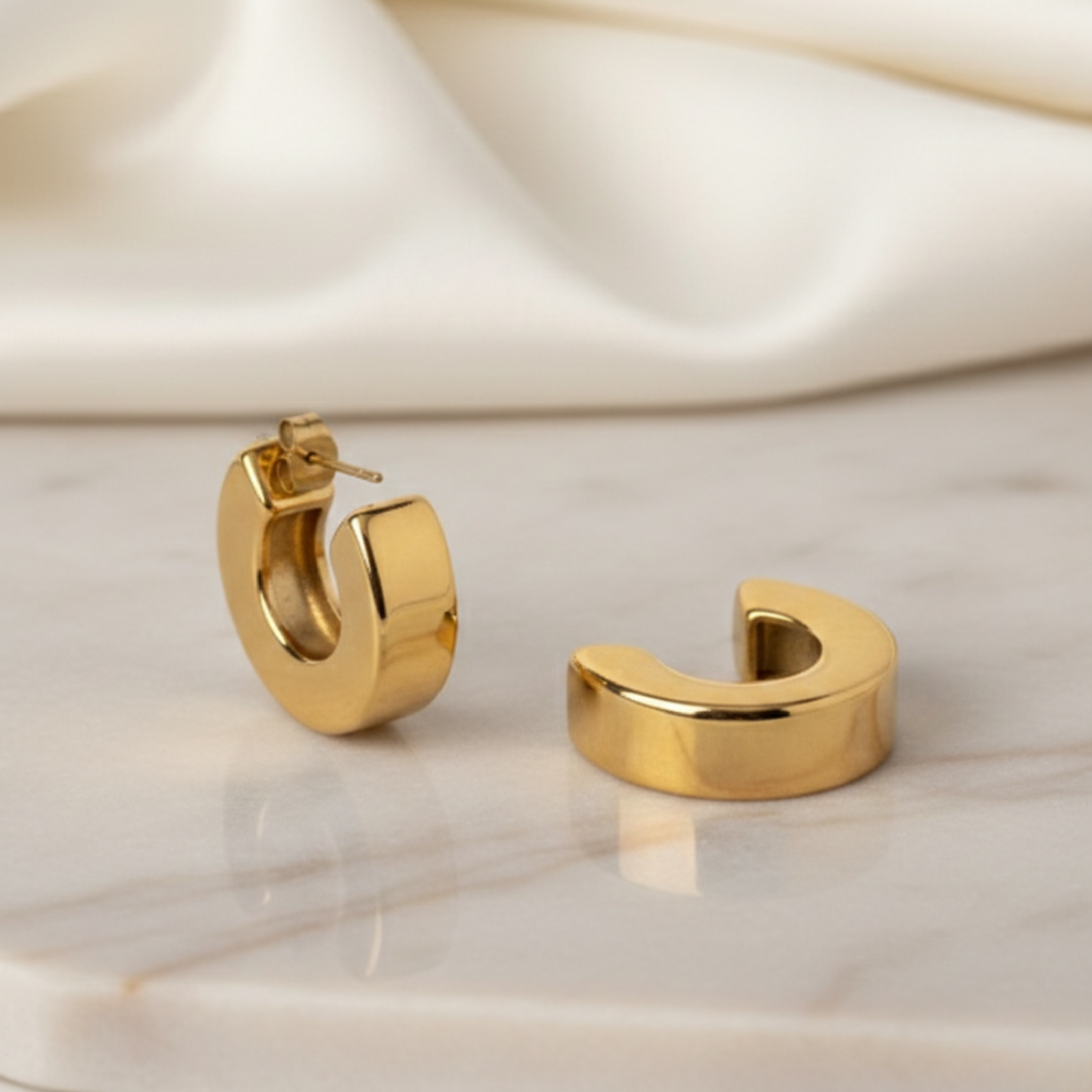 Chic Gold Essence Earrings