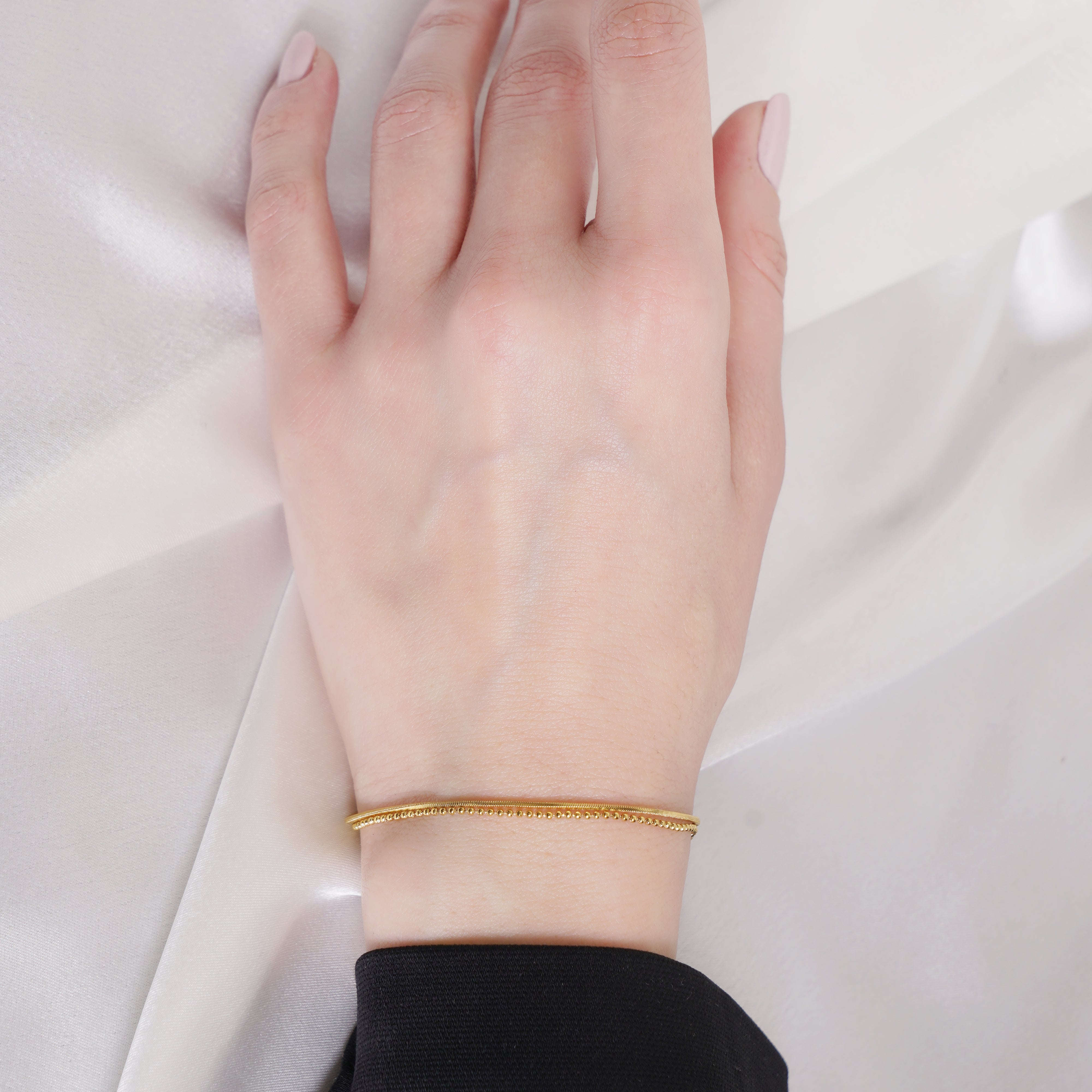 Luxe Aura Gold Bracelet for Women Seebora