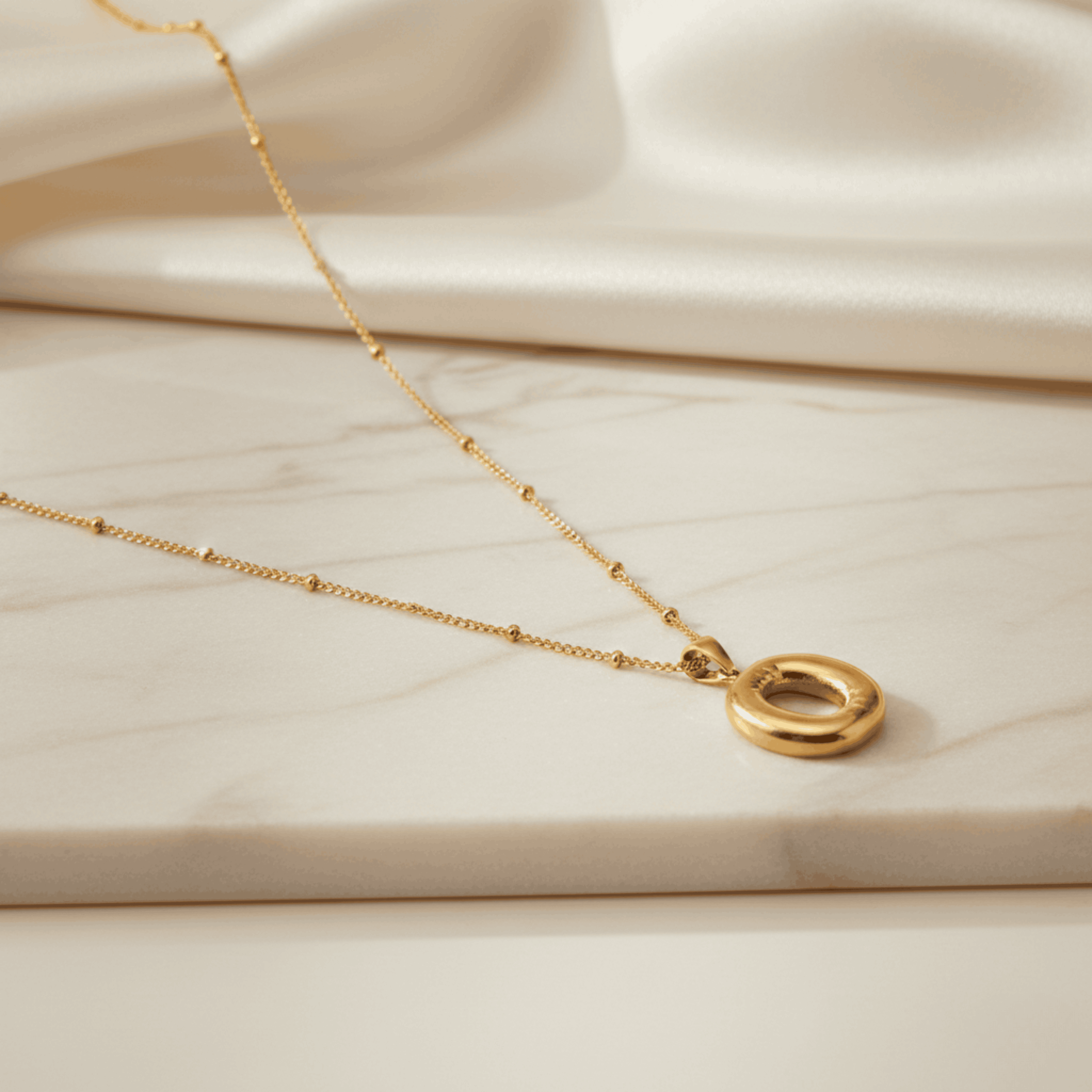 Luxe Loop Pendant Necklace Seebora