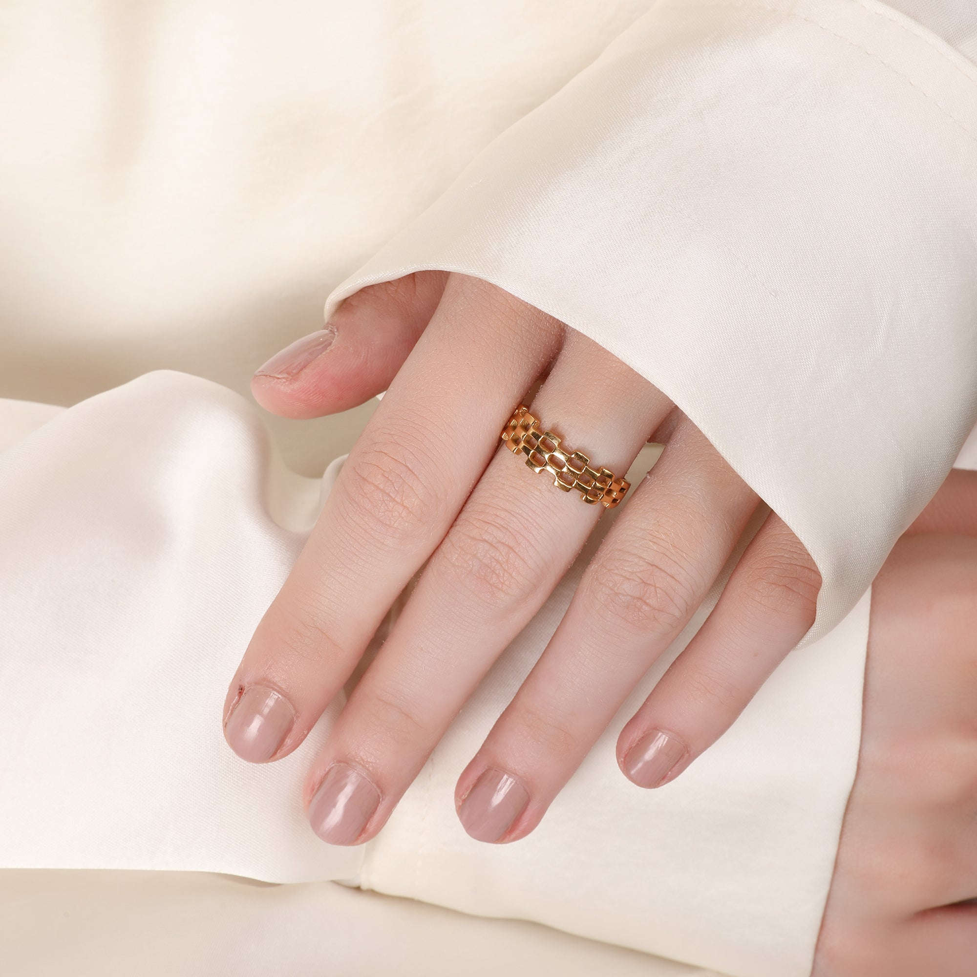 The Checkered Ring Seebora