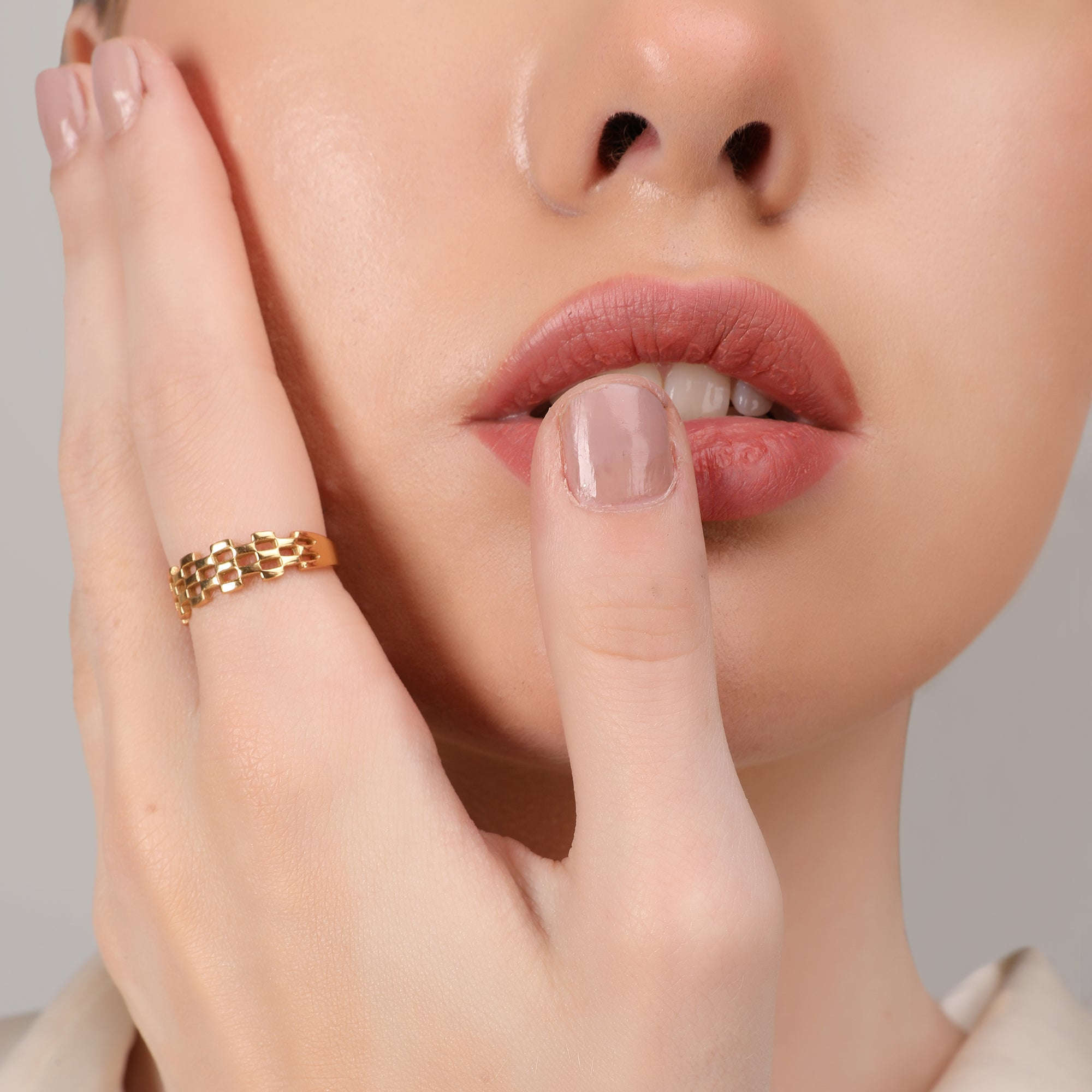 The Checkered Ring Seebora