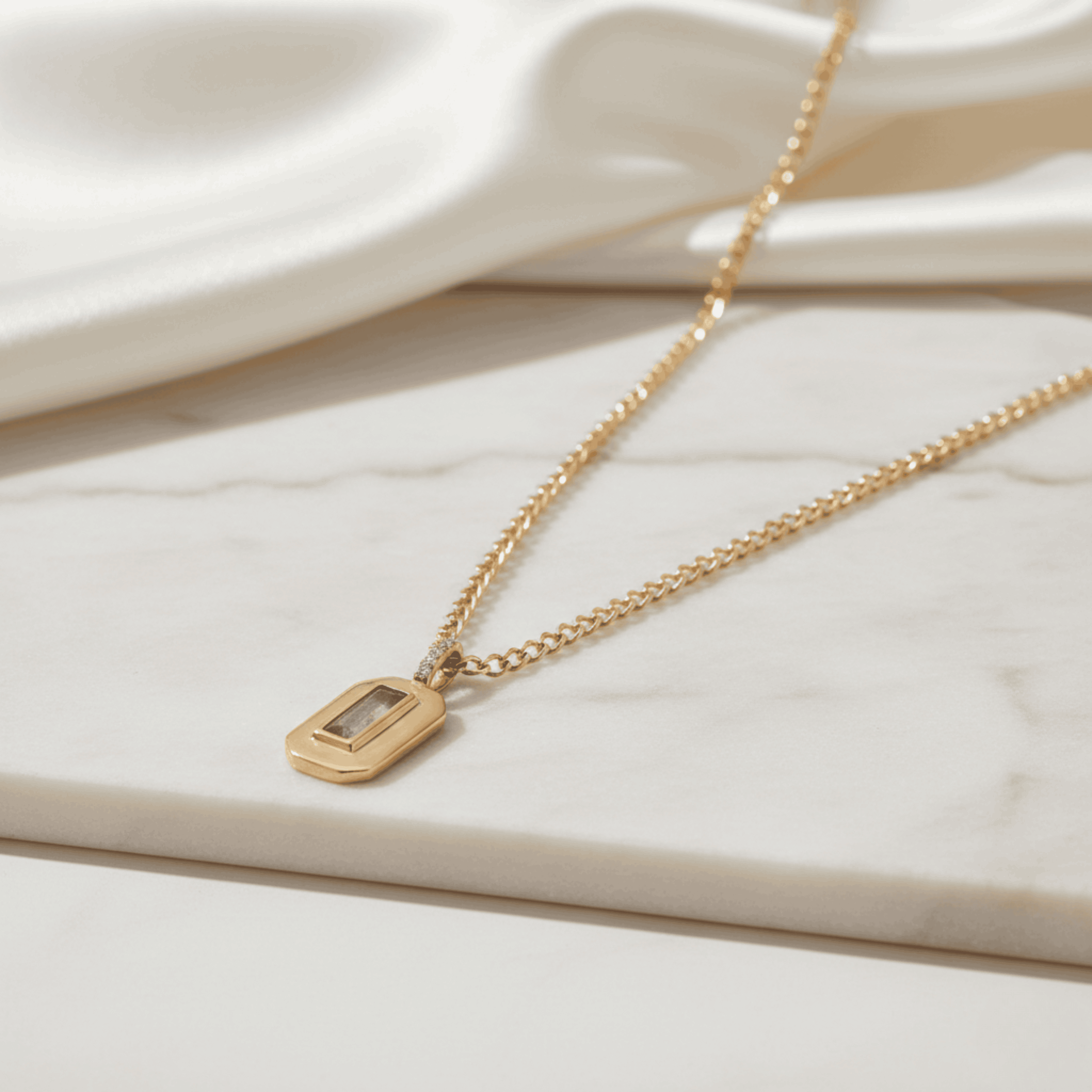 The Oblong Labradorite Necklace Seebora